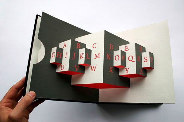 從紙間躍動到數(shù)字空間 創(chuàng)意書籍設(shè)計在網(wǎng)站建設(shè)中的動感與立體感表達(dá)